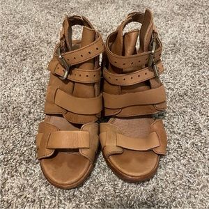 Sorel Nadia Buckle camel brown heel size 7.5